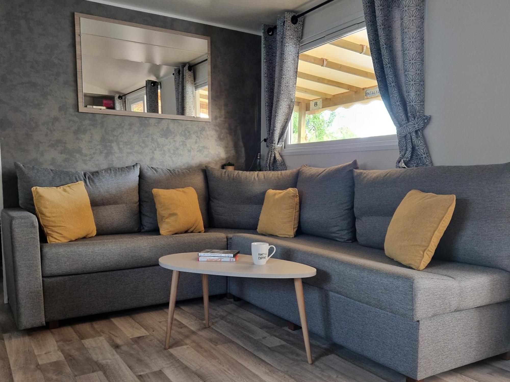 Camping La Carabasse Vias-Plage-T4 Climatise,Tout Confort, Emplacement Calme ! Rum bild